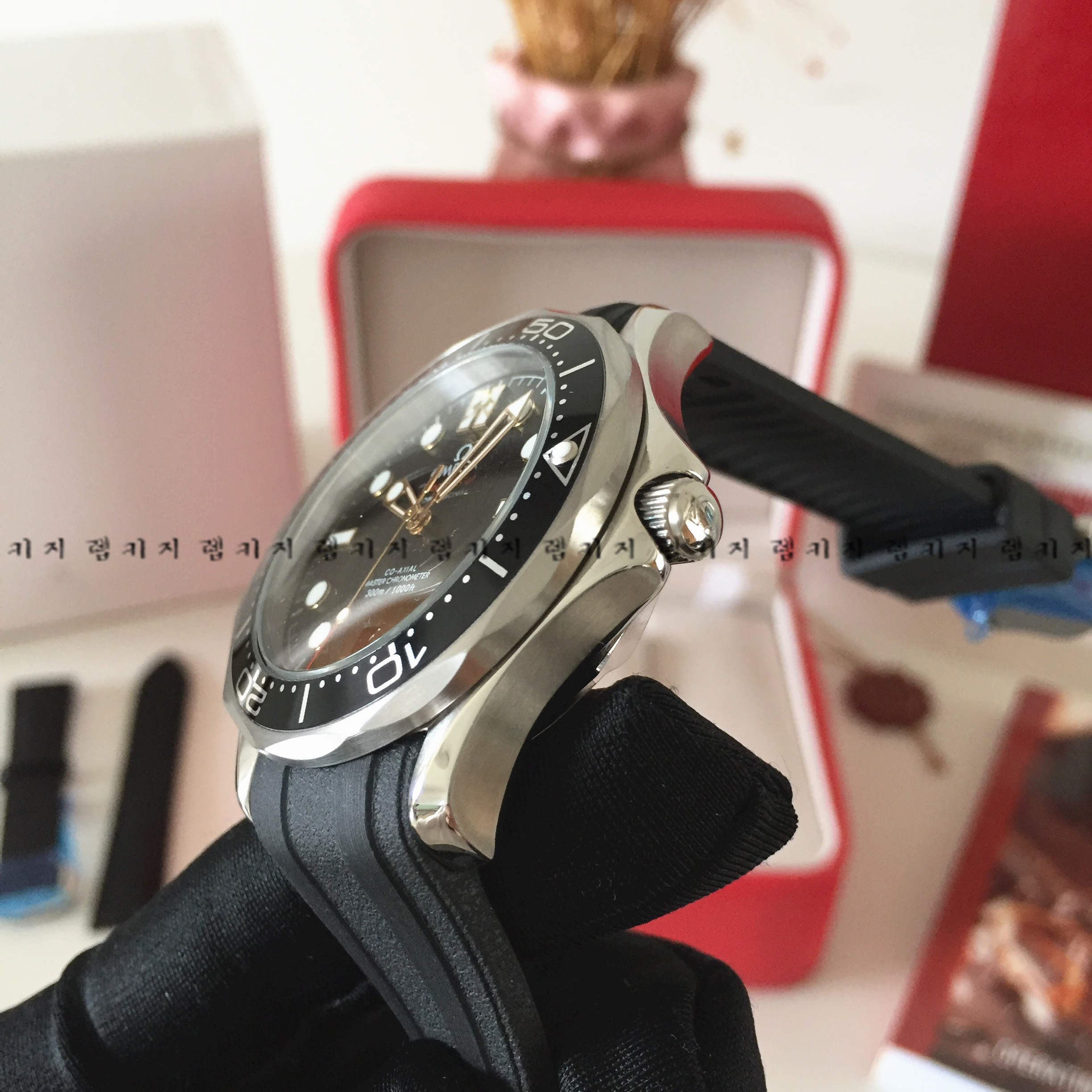 오메가 씨마스터 제임스본드 에디션 우레탄 + 가죽줄